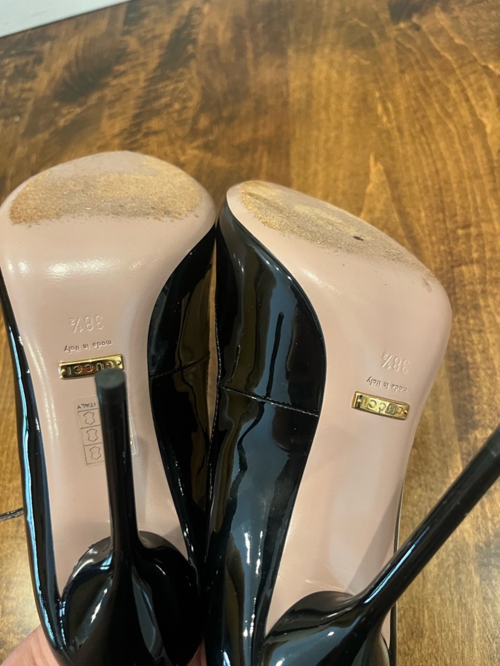 Gucci Black Patent Heel Shoes with Bow Detail, Size 38.5 - Picture 6 of 7